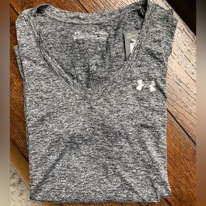 NWT Women’s Under Armour T-shirt-Medium